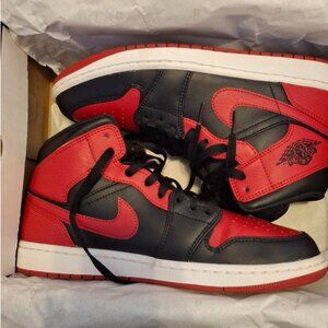 Nike Air Jordan 1s Mid banned